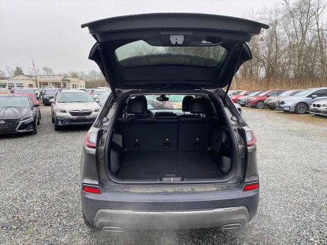 Photo of 2020 Granite Crystal Metallic Clearcoat Jeep Cherokee
