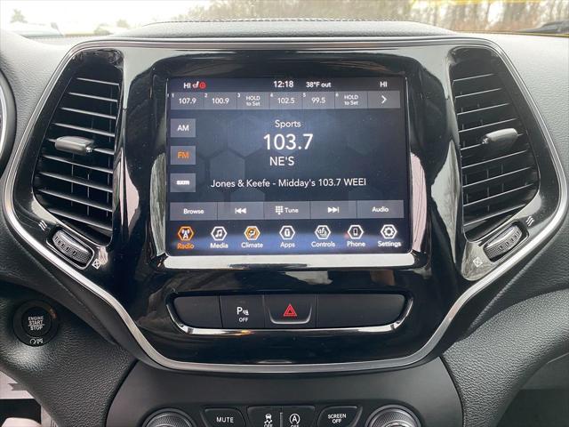 Photo of 2020 Granite Crystal Metallic Clearcoat Jeep Cherokee