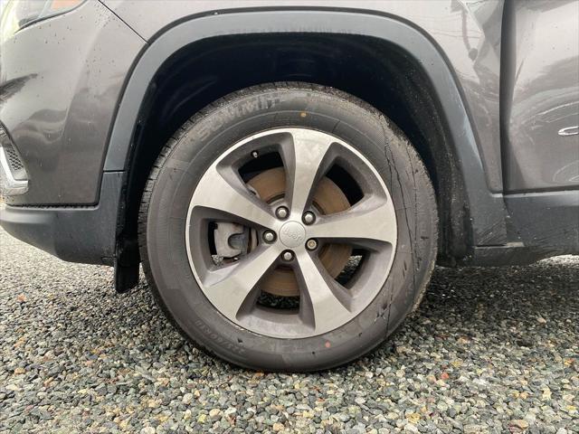 Photo of 2020 Granite Crystal Metallic Clearcoat Jeep Cherokee