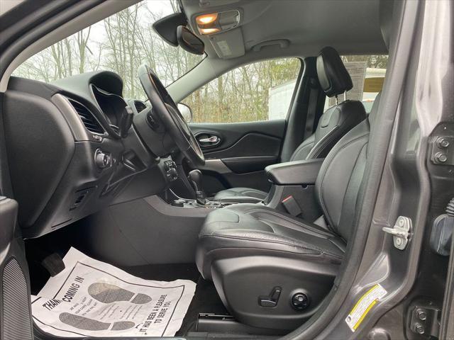 Photo of 2020 Granite Crystal Metallic Clearcoat Jeep Cherokee