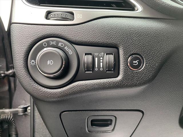 Photo of 2020 Granite Crystal Metallic Clearcoat Jeep Cherokee