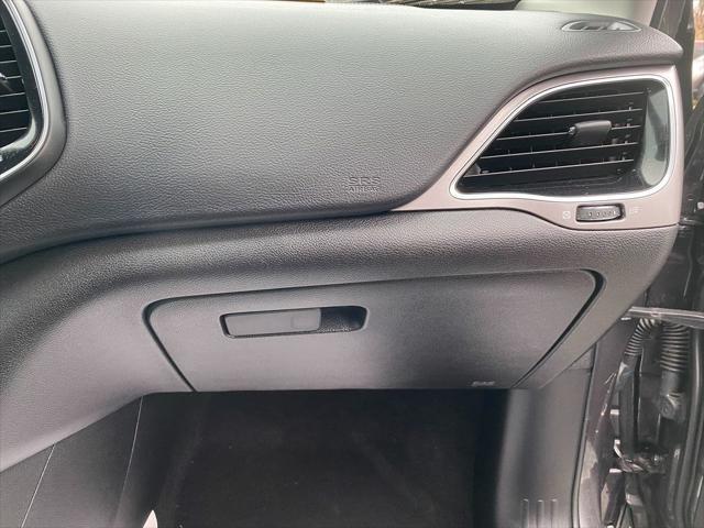 Photo of 2020 Granite Crystal Metallic Clearcoat Jeep Cherokee