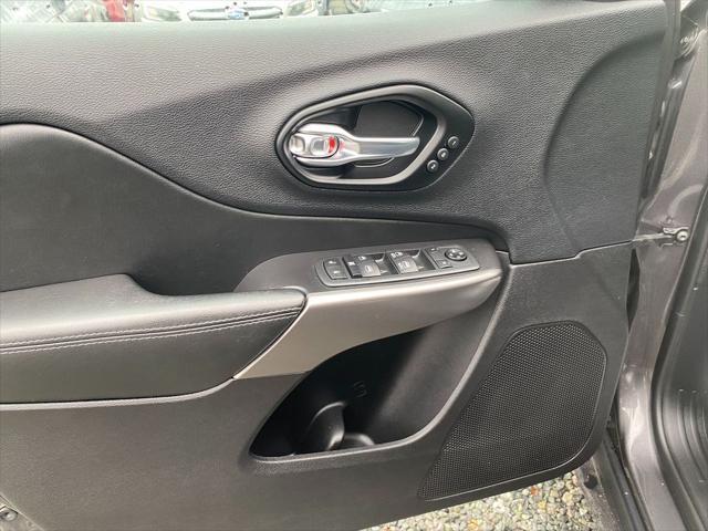 Photo of 2020 Granite Crystal Metallic Clearcoat Jeep Cherokee