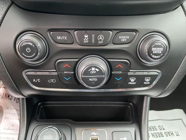 Photo of 2020 Granite Crystal Metallic Clearcoat Jeep Cherokee
