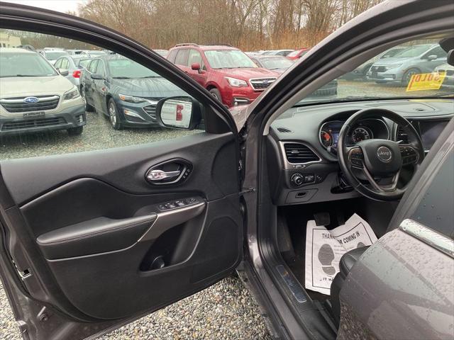 Photo of 2020 Granite Crystal Metallic Clearcoat Jeep Cherokee