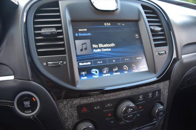 Photo of 2013 Off White Chrysler 300