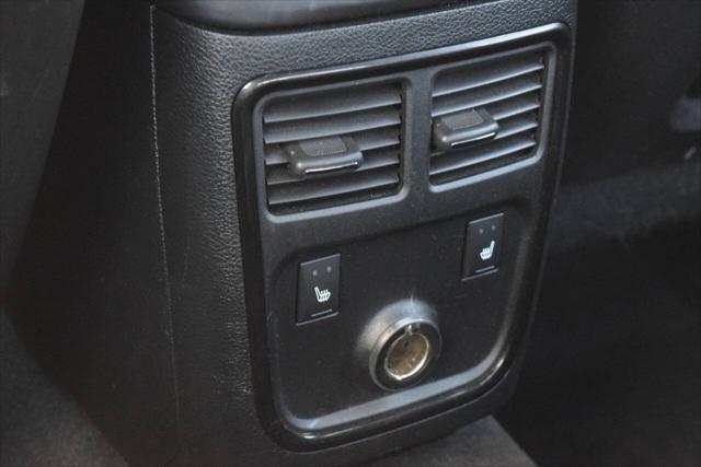 Photo of 2013 Off White Chrysler 300