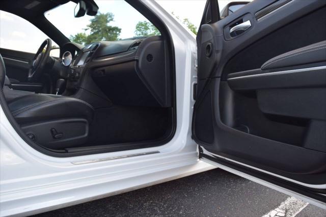 Photo of 2013 Off White Chrysler 300