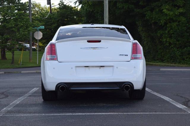 Photo of 2013 Off White Chrysler 300