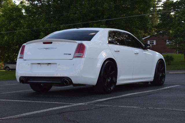 Photo of 2013 Off White Chrysler 300