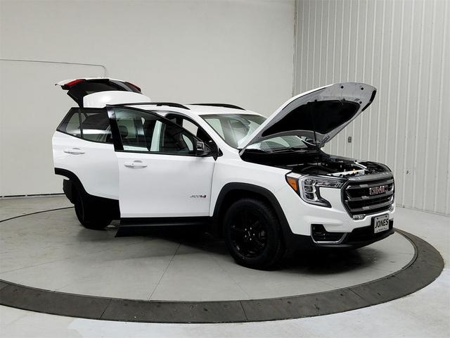 Photo of 2023 Summit White GMC Terrain