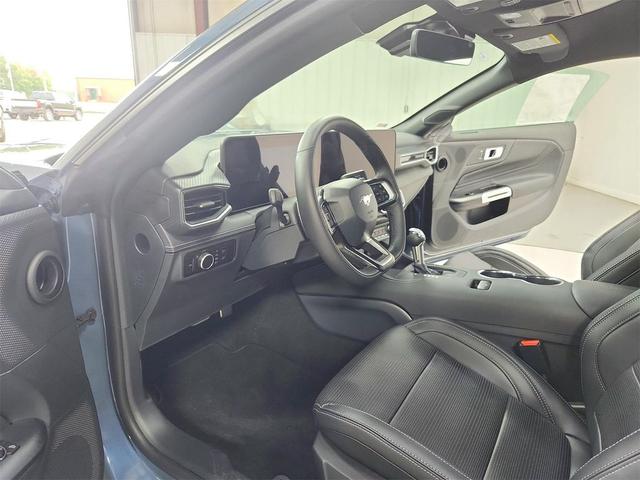 Photo of 2025 VAPOR BLUE METALLIC Ford Mustang