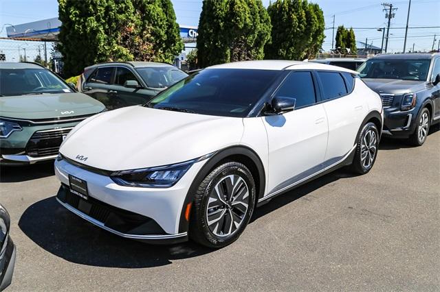 Photo of 2023 Snow White Pearl Kia EV6