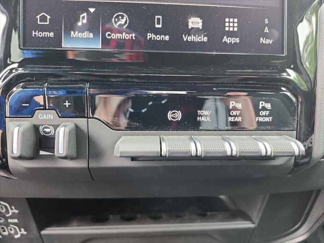 Photo of 2025 Granite Crystal Metallic Clearcoat RAM 2500