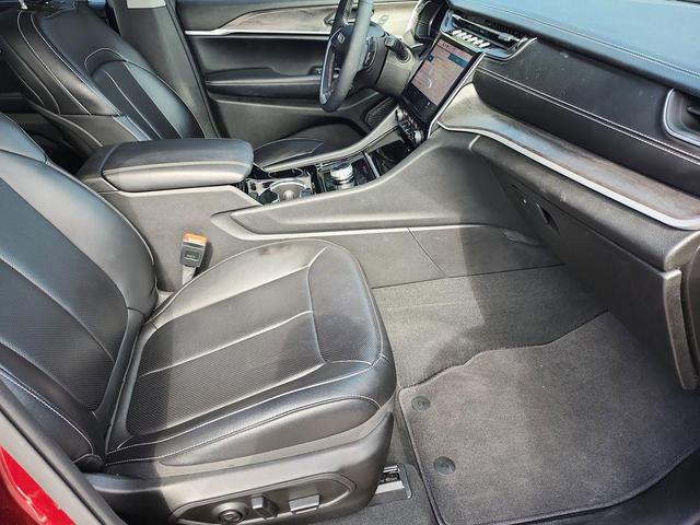 Photo of 2023 Velvet Red Pearlcoat Jeep Grand Cherokee
