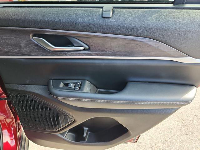Photo of 2023 Velvet Red Pearlcoat Jeep Grand Cherokee