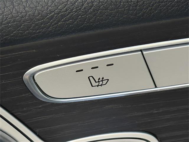 Photo of 2021 Polar White Mercedes-Benz GLC 300