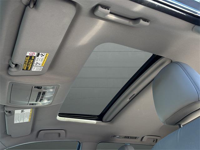 Photo of 2015 Shoreline Blue Pearl Toyota Highlander