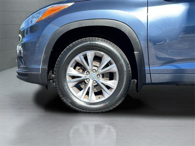 Photo of 2015 Shoreline Blue Pearl Toyota Highlander