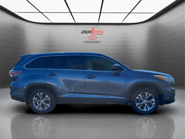 Photo of 2015 Shoreline Blue Pearl Toyota Highlander