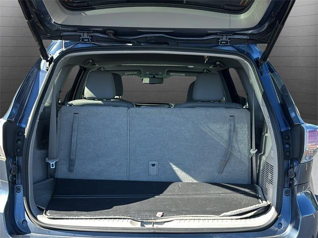 Photo of 2015 Shoreline Blue Pearl Toyota Highlander