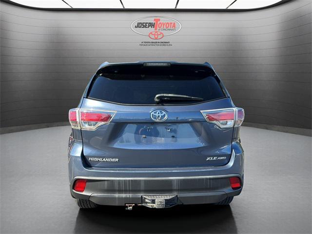 Photo of 2015 Shoreline Blue Pearl Toyota Highlander