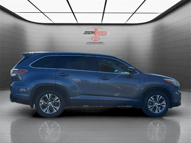 Photo of 2015 Shoreline Blue Pearl Toyota Highlander