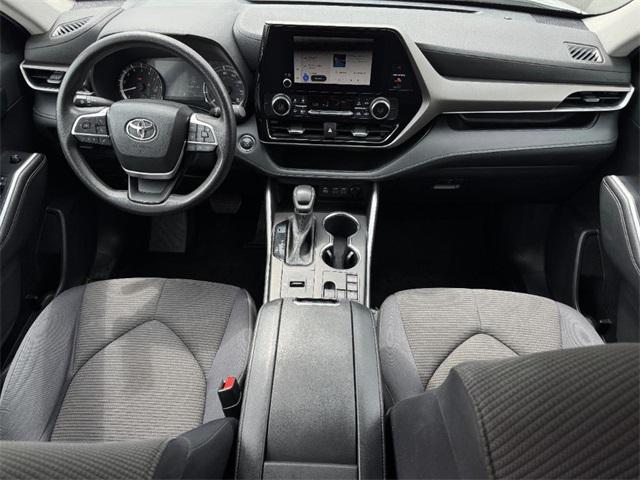 Photo of 2023 Pear Toyota Highlander