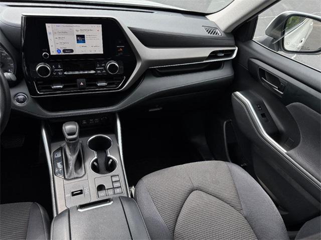 Photo of 2023 Pear Toyota Highlander