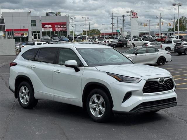 Photo of 2023 Pear Toyota Highlander