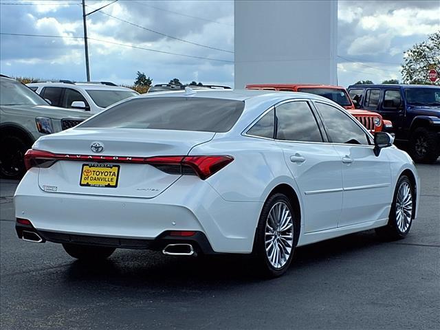 Photo of 2019 White Toyota Avalon