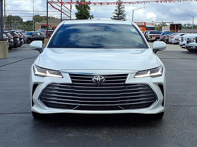 Photo of 2019 White Toyota Avalon