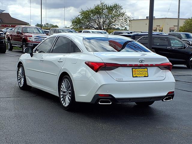 Photo of 2019 White Toyota Avalon