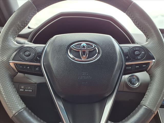 Photo of 2019 White Toyota Avalon