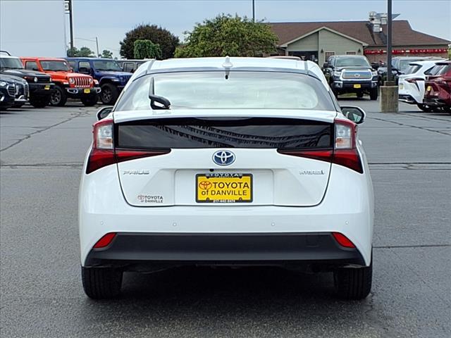 Photo of 2021 White Toyota Prius