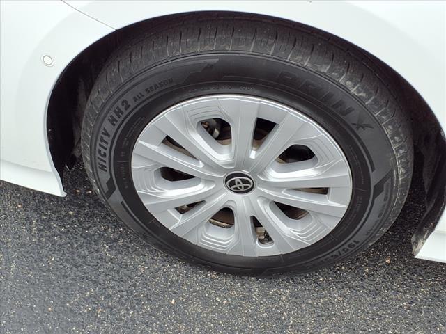 Photo of 2021 White Toyota Prius