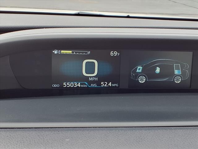 Photo of 2021 White Toyota Prius