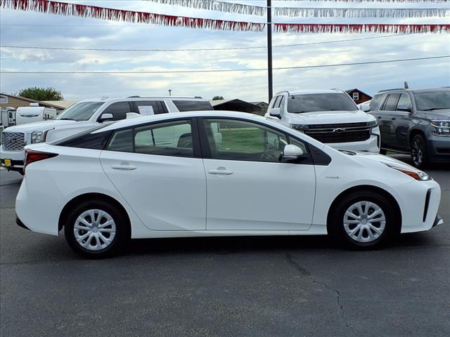 Photo of 2021 White Toyota Prius