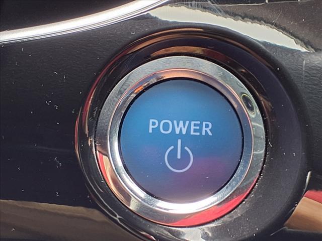Photo of 2021 White Toyota Prius