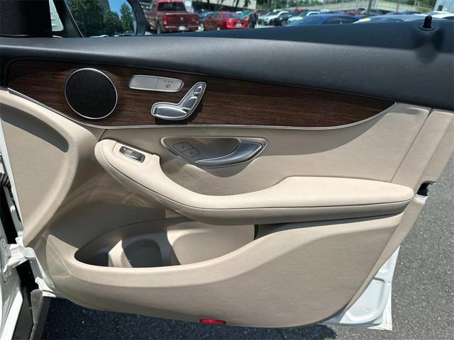 Photo of 2022 White Mercedes-Benz GLC 300