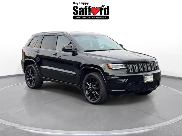Photo of 2020 Diamond Black Crystal Pearlcoat Jeep Grand Cherokee