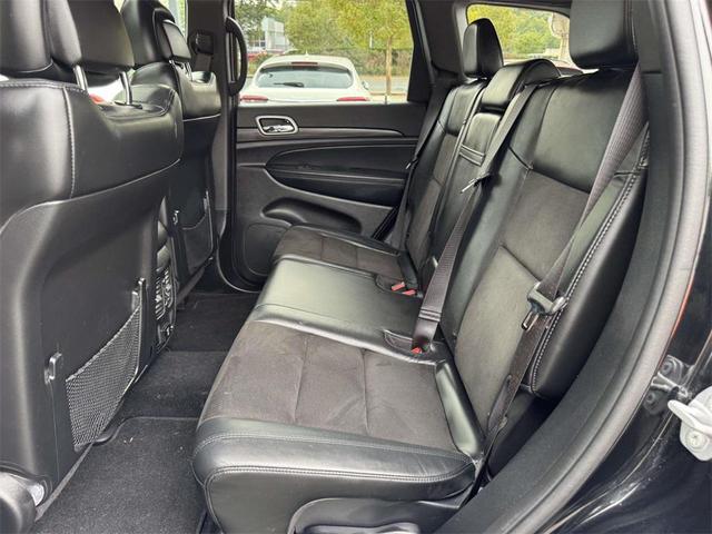 Photo of 2020 Diamond Black Crystal Pearlcoat Jeep Grand Cherokee