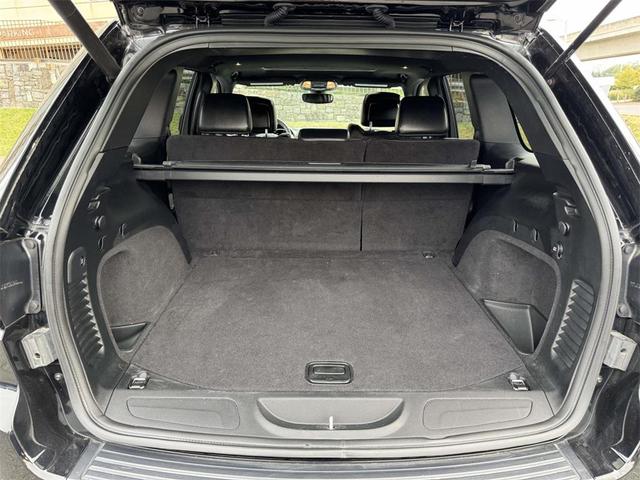 Photo of 2020 Diamond Black Crystal Pearlcoat Jeep Grand Cherokee