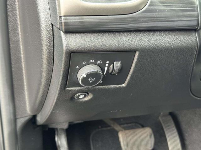 Photo of 2020 Diamond Black Crystal Pearlcoat Jeep Grand Cherokee