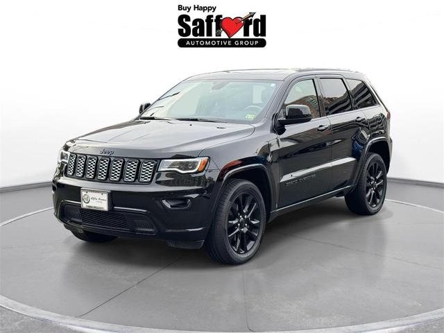 Photo of 2020 Diamond Black Crystal Pearlcoat Jeep Grand Cherokee