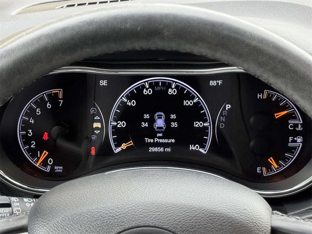Photo of 2020 Diamond Black Crystal Pearlcoat Jeep Grand Cherokee