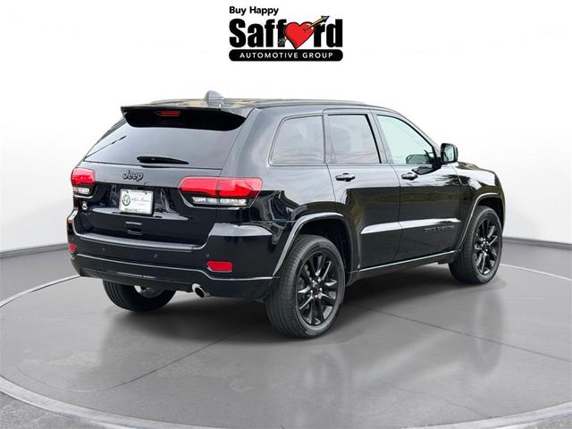 Photo of 2020 Diamond Black Crystal Pearlcoat Jeep Grand Cherokee