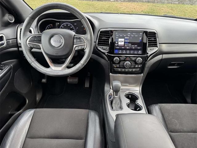 Photo of 2020 Diamond Black Crystal Pearlcoat Jeep Grand Cherokee