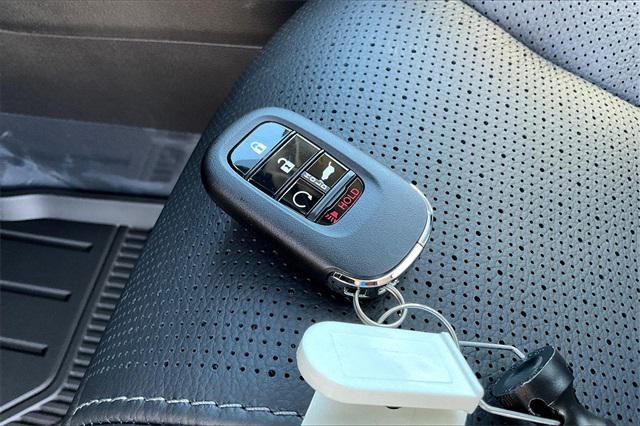 Photo of 2025 Crystal Black Pearl Honda Pilot