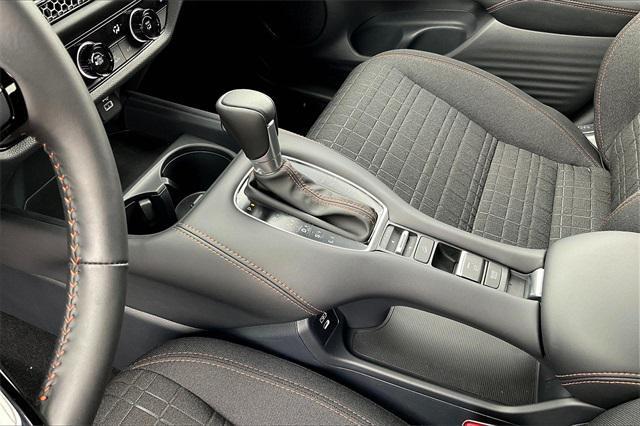 Photo of 2025 Platinum White Pearl Honda HR-V